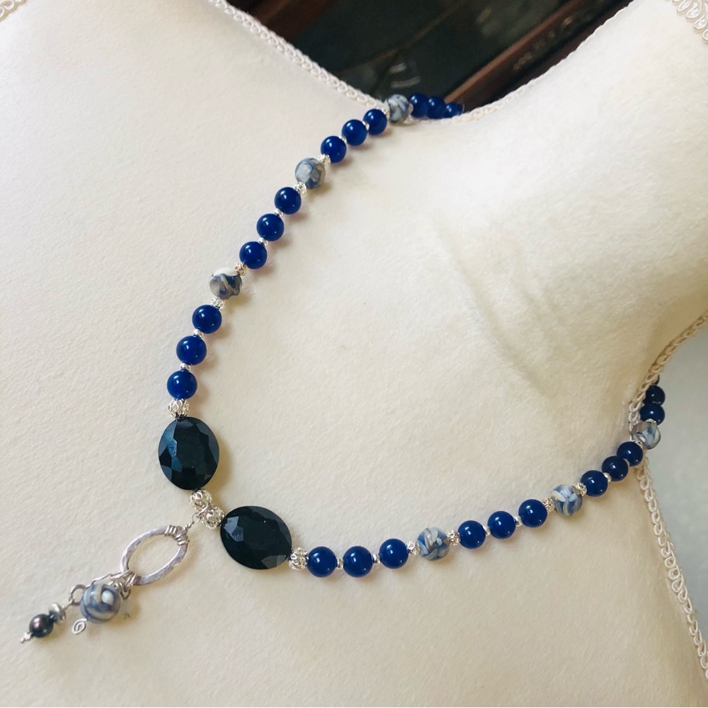 Handcrafted royal blue dyed agate faceted crystal cal-silica bead necklace